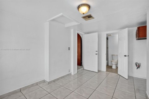 Casa en venta en North Miami Beach, Florida, 4 dormitorios, 118.54 m2 № 1927065 - foto 28