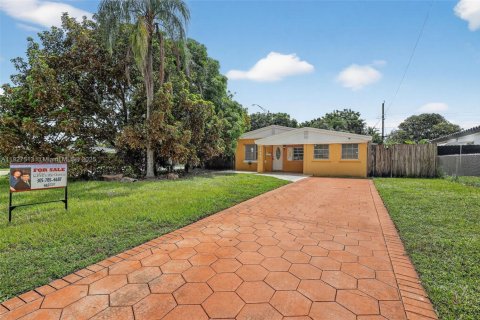 Casa en venta en North Miami Beach, Florida, 4 dormitorios, 118.54 m2 № 1927065 - foto 3