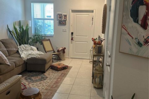 Купить таунхаус в Хомстед, Флорида 3 спальни, 169.73м2, № 1956213 - фото 1