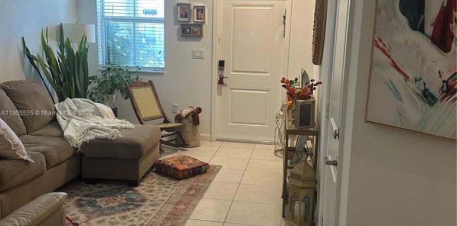 Таунхаус в Хомстед, Флорида 3 спальни, 169.73м2 № 1956213