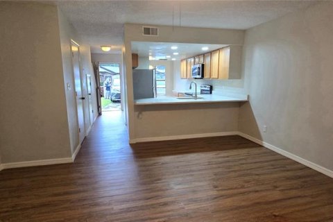 Adosado en venta en Kissimmee, Florida, 2 dormitorios, 99.78 m2 № 1912944 - foto 4