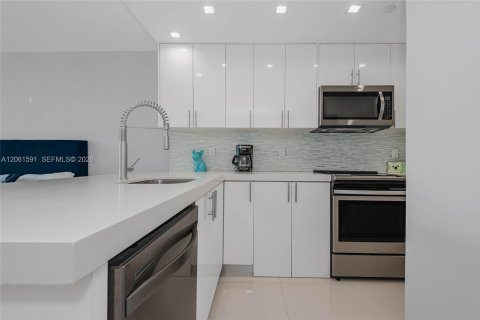 Condominio en venta en Miami Beach, Florida, 50.45 m2 № 2246435 - foto 13