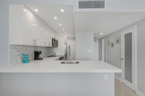 Condominio en venta en Miami Beach, Florida, 50.45 m2 № 2246435 - foto 12