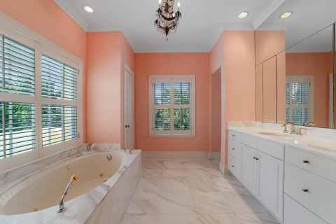 House in Palm Beach, Florida 5 bedrooms, 579.62 sq.m. № 2246692 - photo 17
