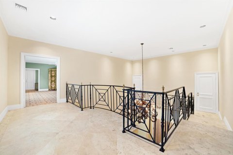 House in Palm Beach, Florida 5 bedrooms, 579.62 sq.m. № 2246692 - photo 15