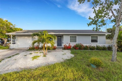 Casa en venta en Saint Petersburg, Florida, 3 dormitorios, 104.24 m2 № 1826932 - foto 1