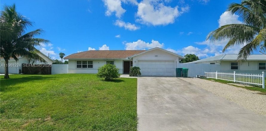 Дом в Нейплс, Флорида 4 спальни, 175.12м2 № 2023912