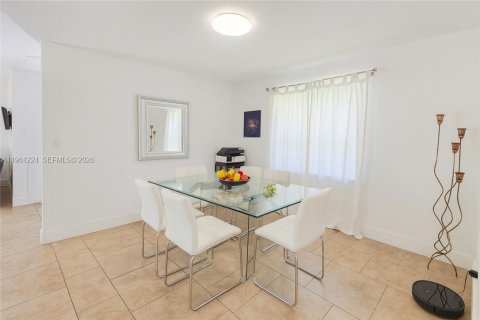 Купить виллу или дом в Нейплс, Флорида 4 спальни, 175.12м2, № 2023912 - фото 14