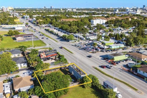 Commercial property in Miami, Florida № 2328847