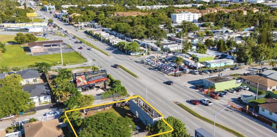 Commercial property in Miami, Florida № 2328847