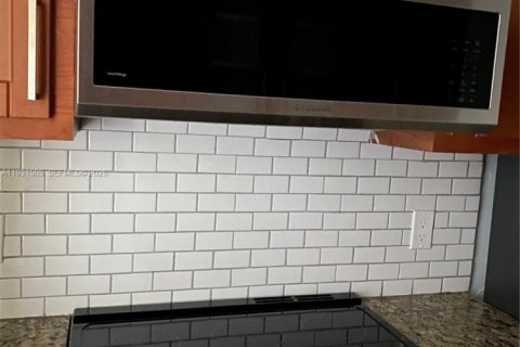 Condo in Pembroke Pines, Florida, 1 bedroom  № 1990448 - photo 5