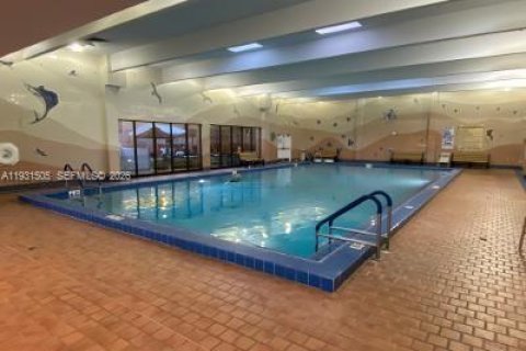 Condominio en alquiler en Pembroke Pines, Florida, 1 dormitorio, 63.64 m2 № 1990448 - foto 18