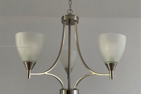 Condo in Pembroke Pines, Florida, 1 bedroom  № 1990448 - photo 13