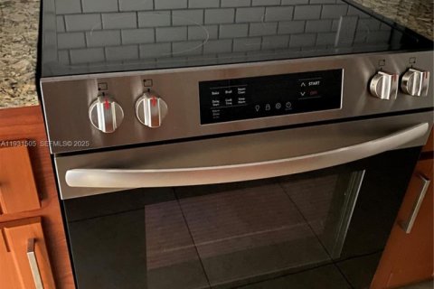 Condo in Pembroke Pines, Florida, 1 bedroom  № 1990448 - photo 6