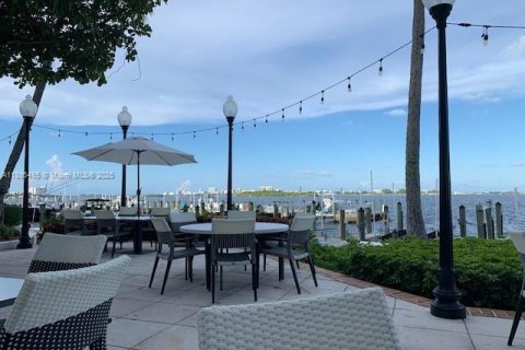 Снять в аренду кондоминиум в Майами, Флорида 2 спальни, 121.89м2, № 1950354 - фото 27