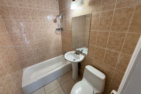 Снять в аренду виллу или дом в Майами, Флорида 2 спальни, 239.69м2, № 2004848 - фото 6