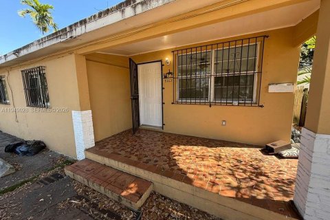 Дом в Майами, Флорида 2 спальни, 239.69м2 № 2004848