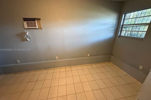 Снять в аренду виллу или дом в Майами, Флорида 2 спальни, 239.69м2, № 2004848 - фото 9