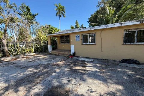 Снять в аренду виллу или дом в Майами, Флорида 2 спальни, 239.69м2, № 2004848 - фото 2