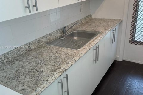 Studio in the Condo in Miami Gardens, Florida № 2081415 - photo 4