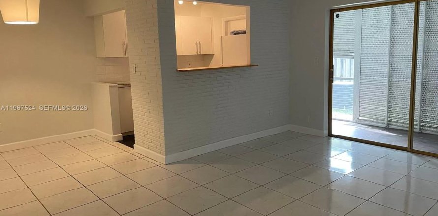 Studio in the Condo in Miami Gardens, Florida № 2081415