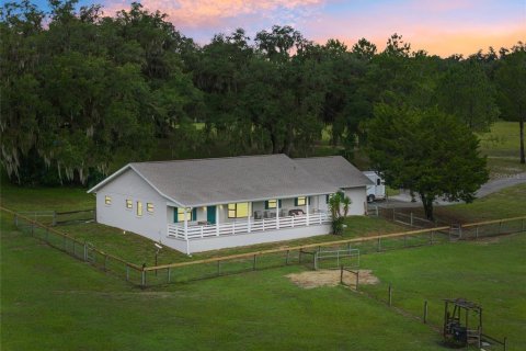 House in Dunnellon, Florida 3 bedrooms, 178.37 sq.m. № 1815683 - photo 1