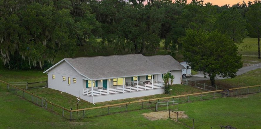 House in Dunnellon, Florida 3 bedrooms, 178.37 sq.m. № 1815683