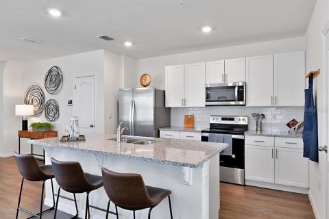 Townhouse in Apopka, Florida 4 bedrooms, 176.89 sq.m. № 2225842 - photo 5