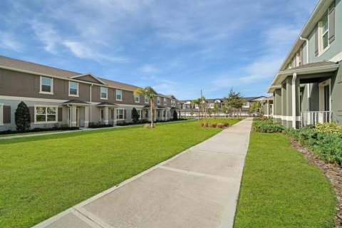 Townhouse in Apopka, Florida 4 bedrooms, 176.89 sq.m. № 2225842 - photo 3