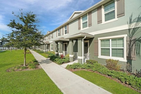 Townhouse in Apopka, Florida 4 bedrooms, 176.89 sq.m. № 2225842 - photo 4
