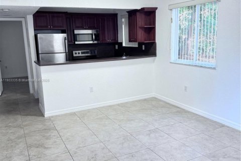 Copropriété à louer à Miami, Floride: 2 chambres, 76.18 m2 № 1954380 - photo 10