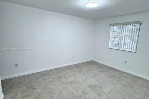 Copropriété à louer à Miami, Floride: 2 chambres, 76.18 m2 № 1954380 - photo 16