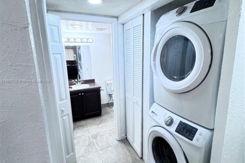 Condominio en alquiler en Miami, Florida, 2 dormitorios, 76.18 m2 № 1954380 - foto 5