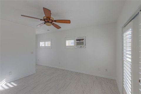 House in Clearwater, Florida 3 bedrooms, 165.64 sq.m. № 2167214 - photo 14