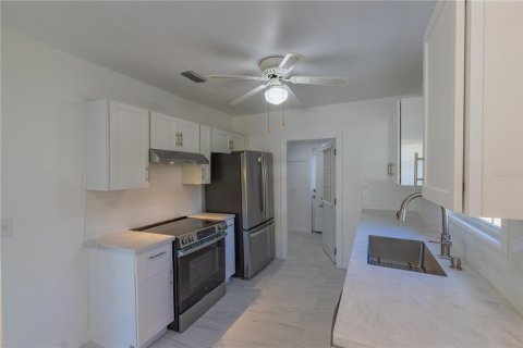 House in Clearwater, Florida 3 bedrooms, 165.64 sq.m. № 2167214 - photo 24