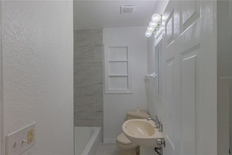House in Clearwater, Florida 3 bedrooms, 165.64 sq.m. № 2167214 - photo 6