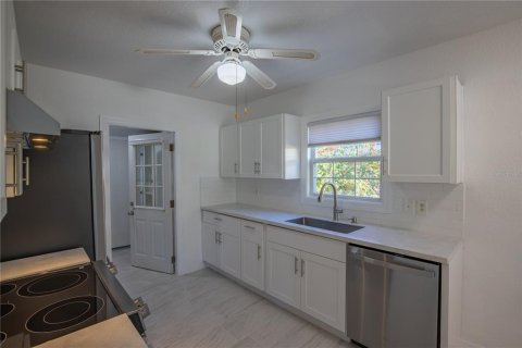 House in Clearwater, Florida 3 bedrooms, 165.64 sq.m. № 2167214 - photo 25