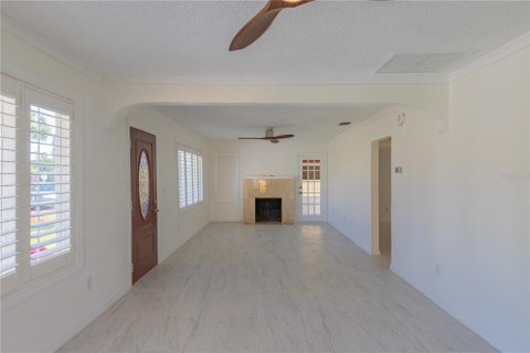 House in Clearwater, Florida 3 bedrooms, 165.64 sq.m. № 2167214 - photo 2