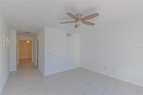 House in Clearwater, Florida 3 bedrooms, 165.64 sq.m. № 2167214 - photo 21