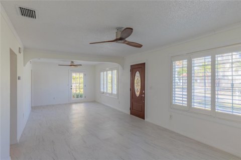 House in Clearwater, Florida 3 bedrooms, 165.64 sq.m. № 2167214 - photo 3