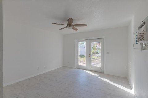 House in Clearwater, Florida 3 bedrooms, 165.64 sq.m. № 2167214 - photo 20