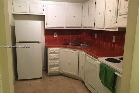 Купить кондоминиум в Окленд-Парк, Флорида 2 спальни, 97.55м2, № 1850427 - фото 22