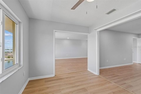 Condo in Belleair Bluffs, Florida, 1 bedroom  № 2217241 - photo 27