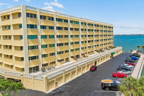 Condo in Belleair Bluffs, Florida, 1 bedroom  № 2217241 - photo 2