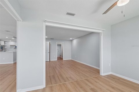 Condo in Belleair Bluffs, Florida, 1 bedroom  № 2217241 - photo 28
