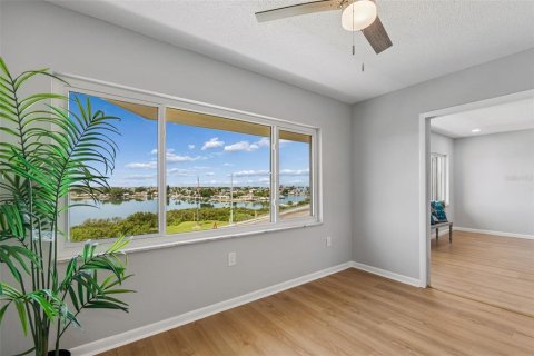 Condo in Belleair Bluffs, Florida, 1 bedroom  № 2217241 - photo 26
