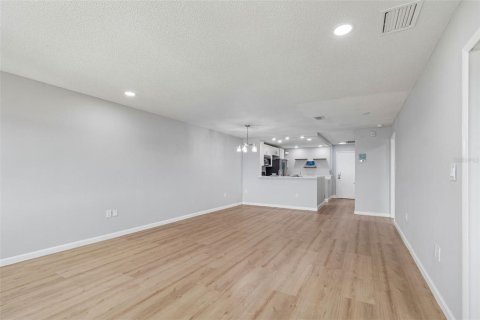 Condo in Belleair Bluffs, Florida, 1 bedroom  № 2217241 - photo 23