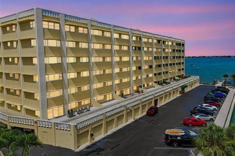 Condo in Belleair Bluffs, Florida, 1 bedroom  № 2217241