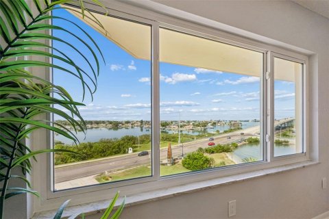 Condo in Belleair Bluffs, Florida, 1 bedroom  № 2217241 - photo 30