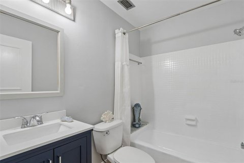 Condo in Belleair Bluffs, Florida, 1 bedroom  № 2217241 - photo 12